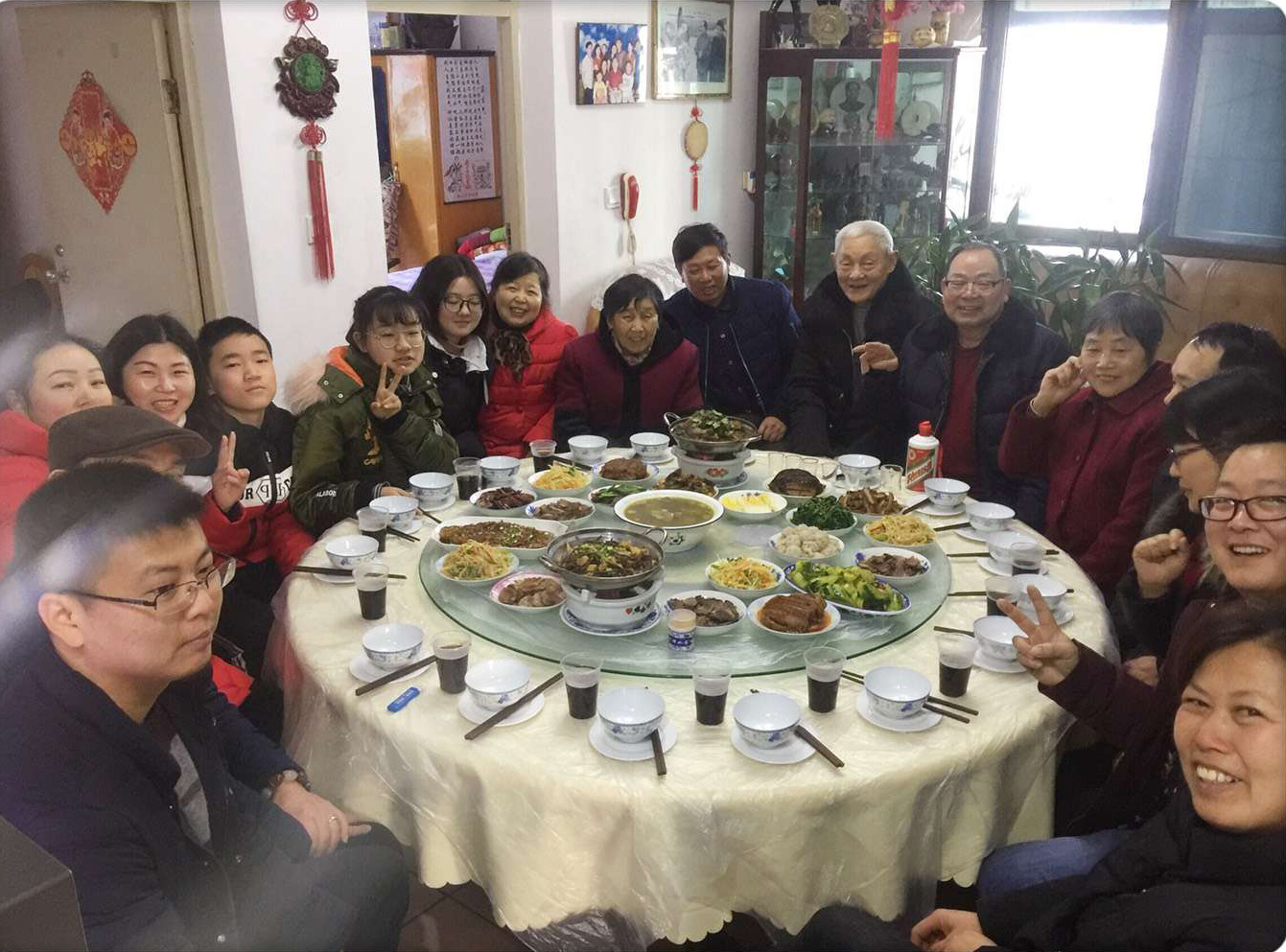 除夕夜，四代同堂過(guò)新年。（當(dāng)陽(yáng)公司生產(chǎn)企劃部  張燕）.jpg